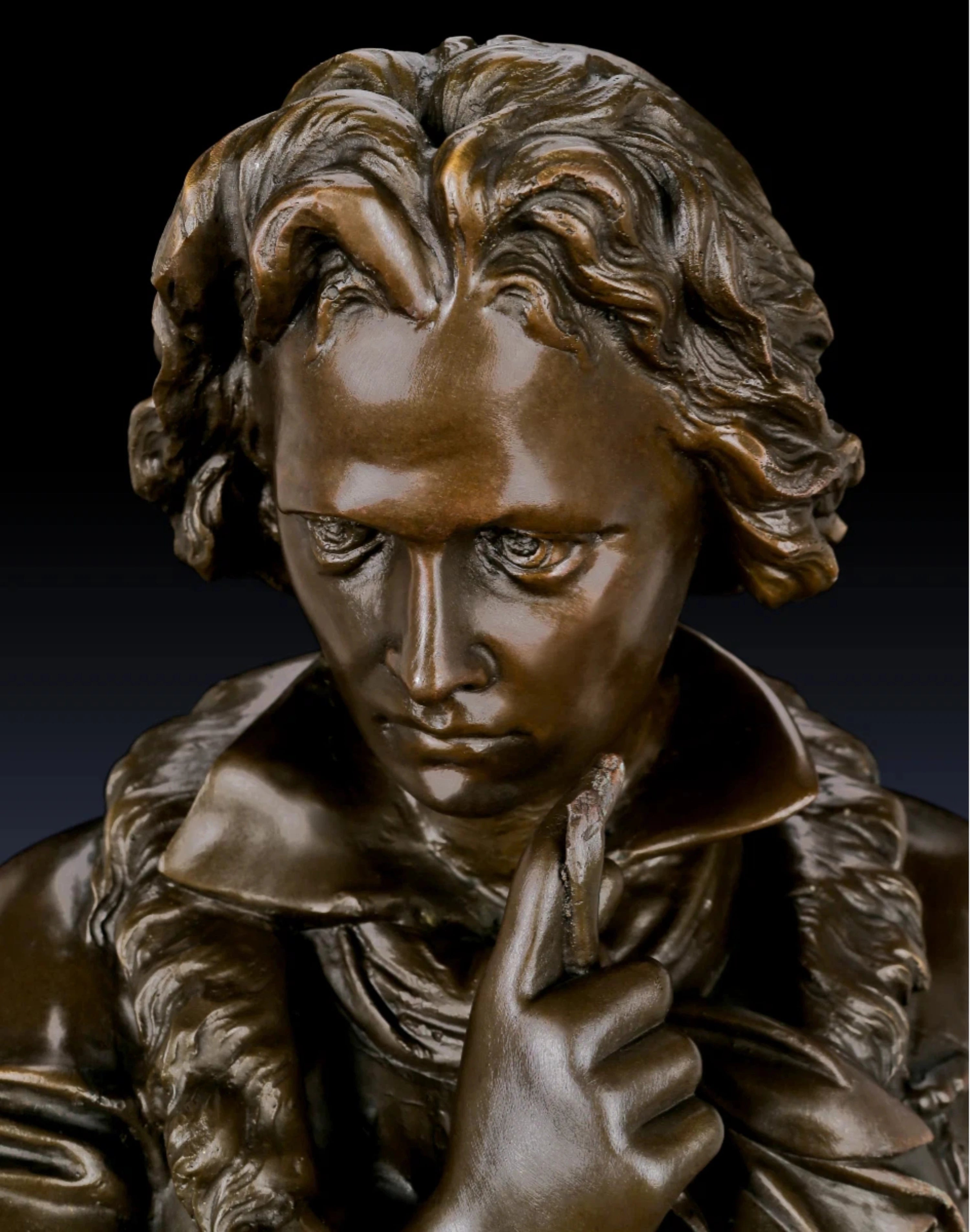 Full-length bronze statue of Ludwig van Beethoven, capturing his creative genius and strength. Handcrafted sculpture with marble base—ideal for collectors, musicians, and statement interiors.