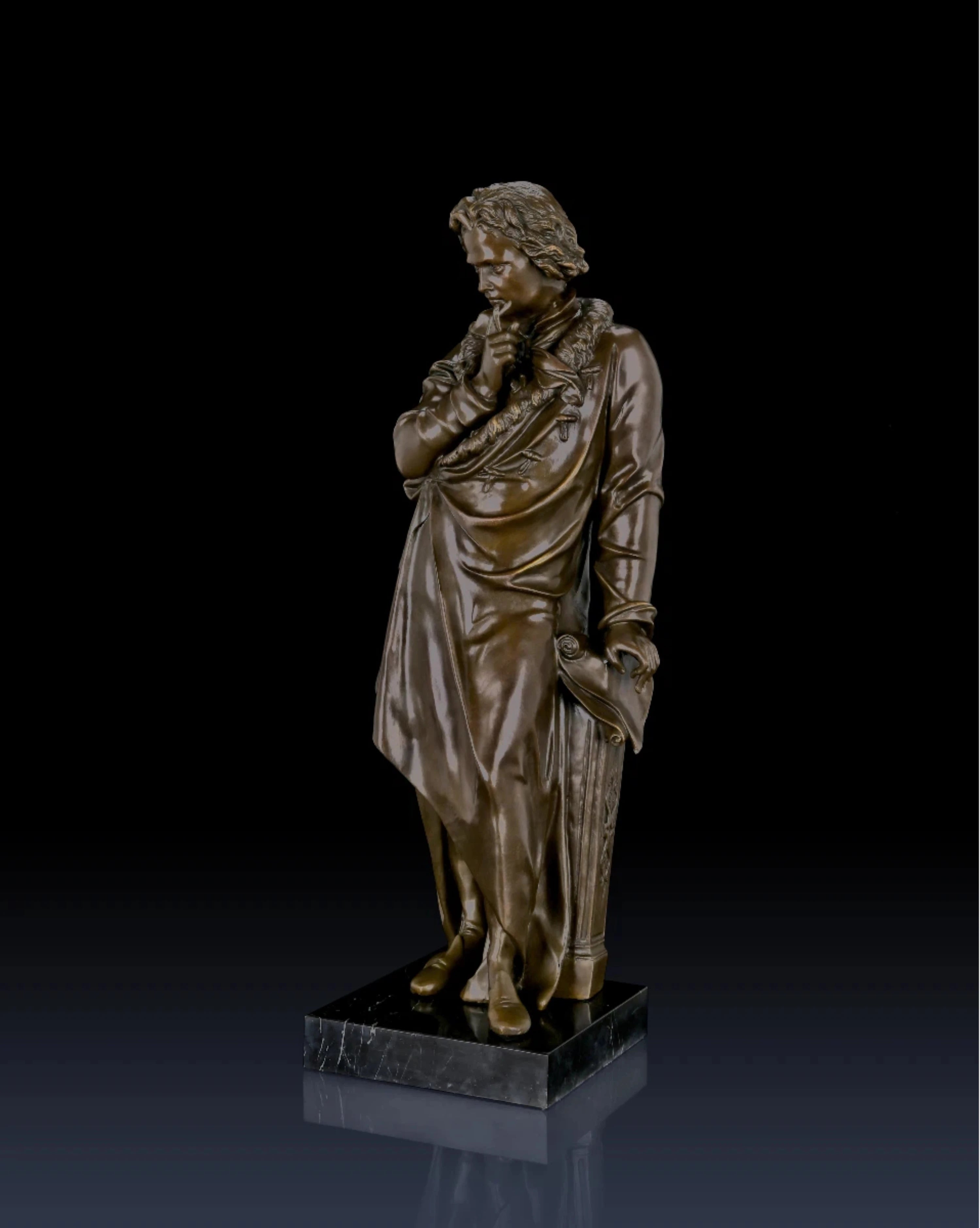 Full-length bronze statue of Ludwig van Beethoven, capturing his creative genius and strength. Handcrafted sculpture with marble base—ideal for collectors, musicians, and statement interiors.