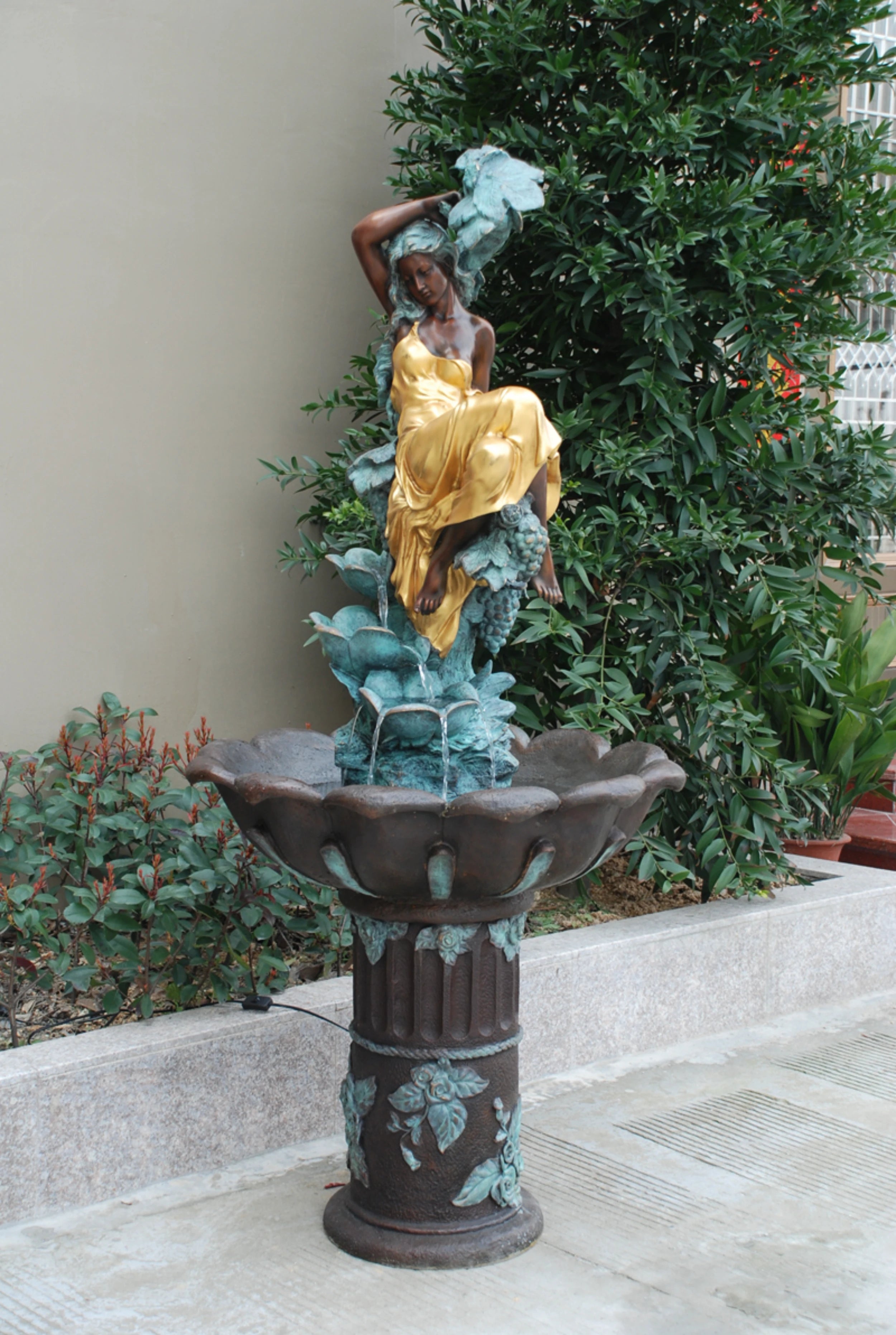 Classical bronze lady garden fountain statue with decorative basin for luxury courtyards and villas