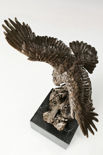 Dynamic Wildlife Interaction Statue on Black Marble Base