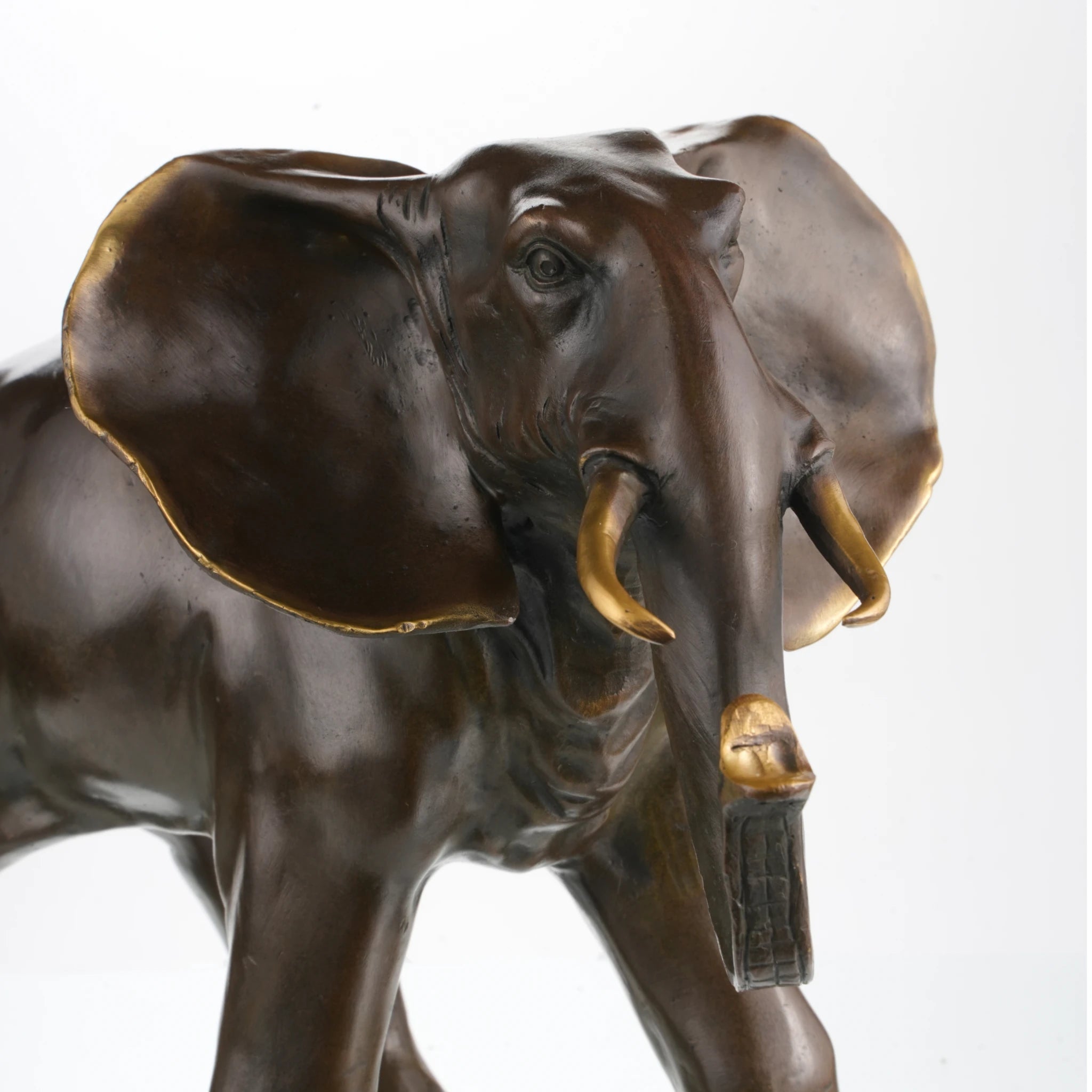 Handcrafted African elephant bronze sculpture crafted with lost-wax casting. A symbol of strength, wisdom, and prosperity—perfect for luxury home decor or art collections.